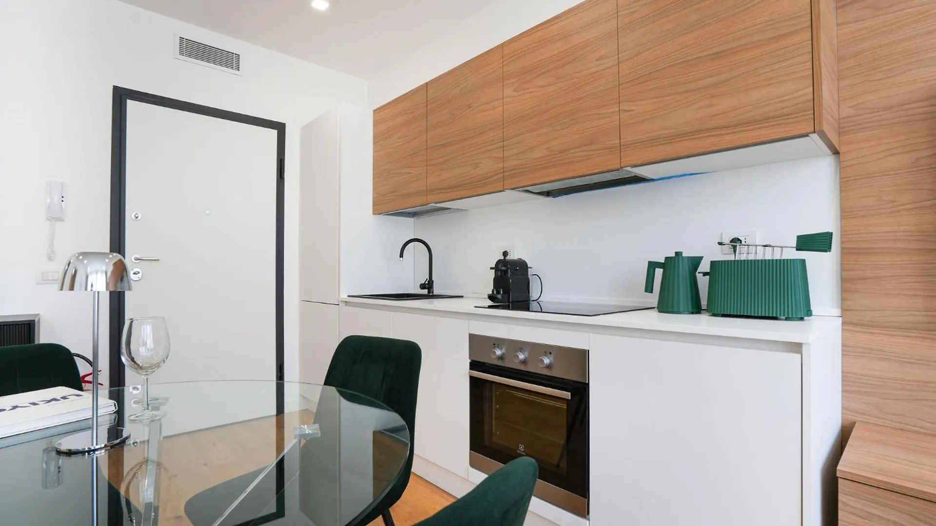 Daverio Business House Milánó 0*,  Olaszország